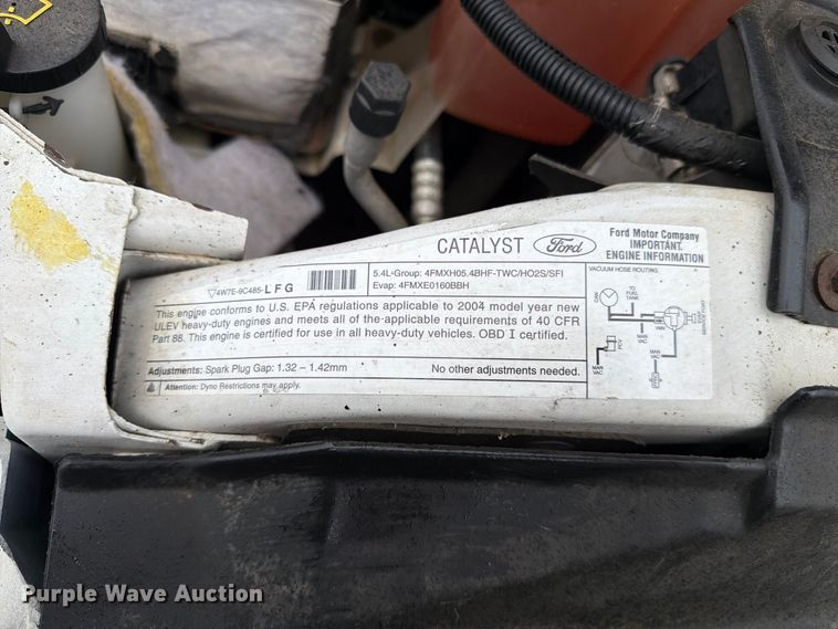 image for item FT6745 2004 Ford F250 Super Duty pickup truck