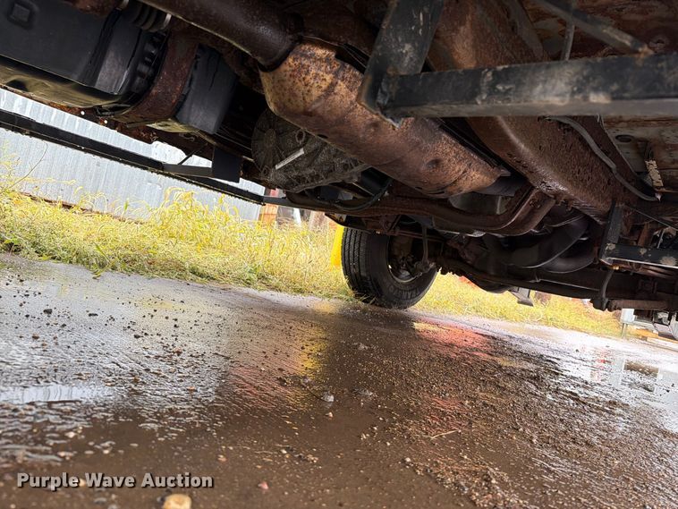 image for item FT6745 2004 Ford F250 Super Duty pickup truck