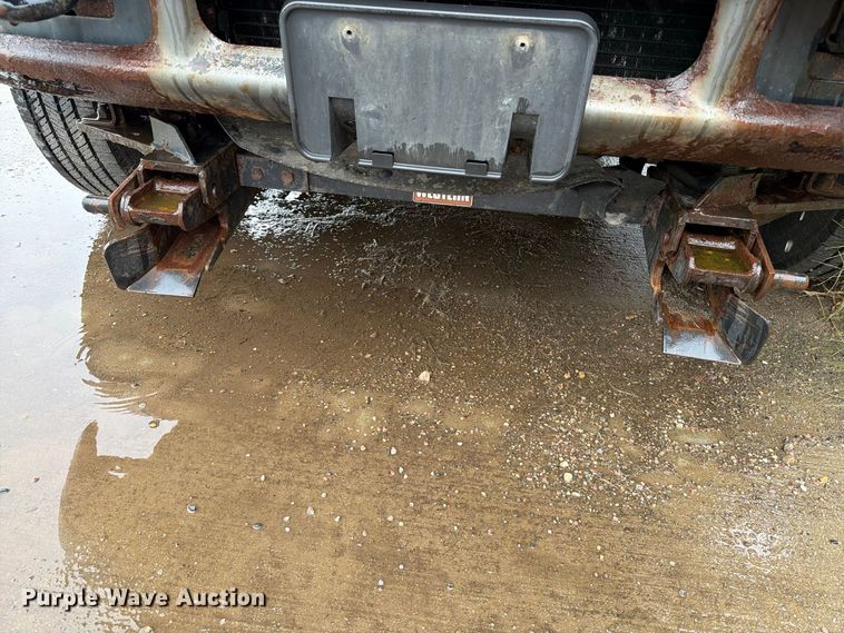 image for item FT6745 2004 Ford F250 Super Duty pickup truck
