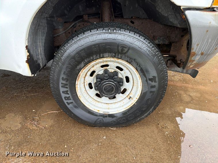image for item FT6745 2004 Ford F250 Super Duty pickup truck