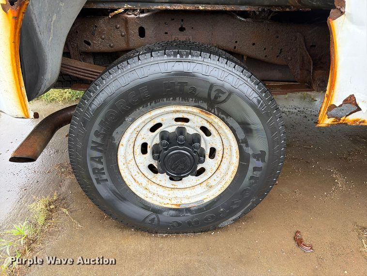 image for item FT6745 2004 Ford F250 Super Duty pickup truck