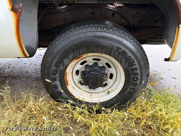image for item FT6745 2004 Ford F250 Super Duty pickup truck