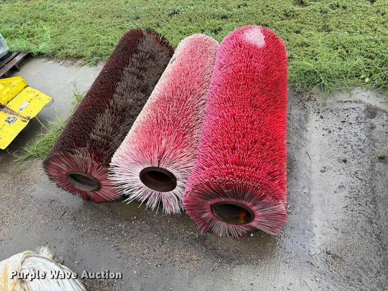image for item FT6748 (3) Brooms