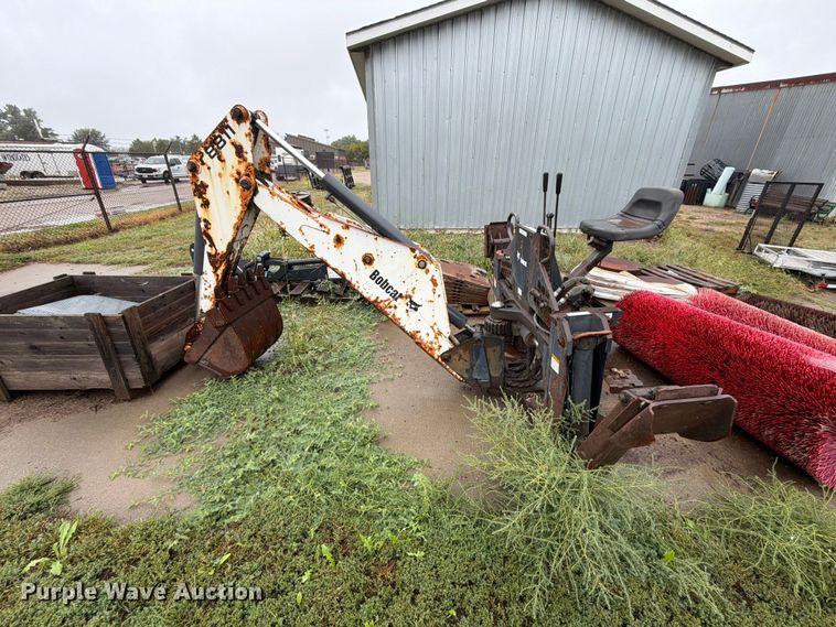 image for item FT6749 Bobcat 8811 skid steer backhoe