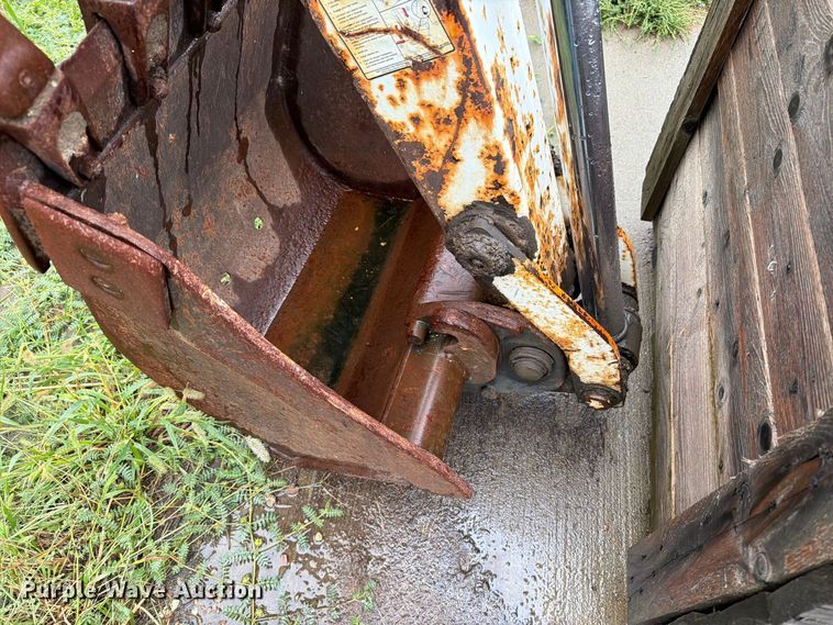 image for item FT6749 Bobcat 8811 skid steer backhoe