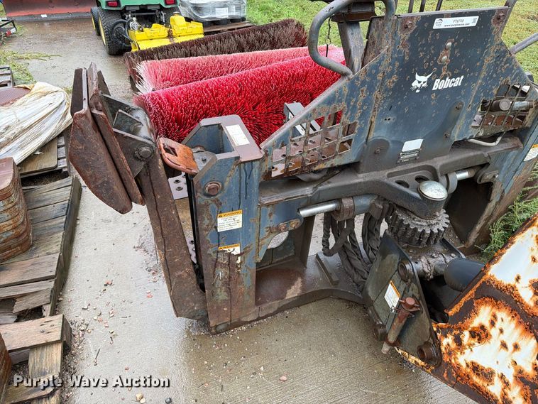 image for item FT6749 Bobcat 8811 skid steer backhoe