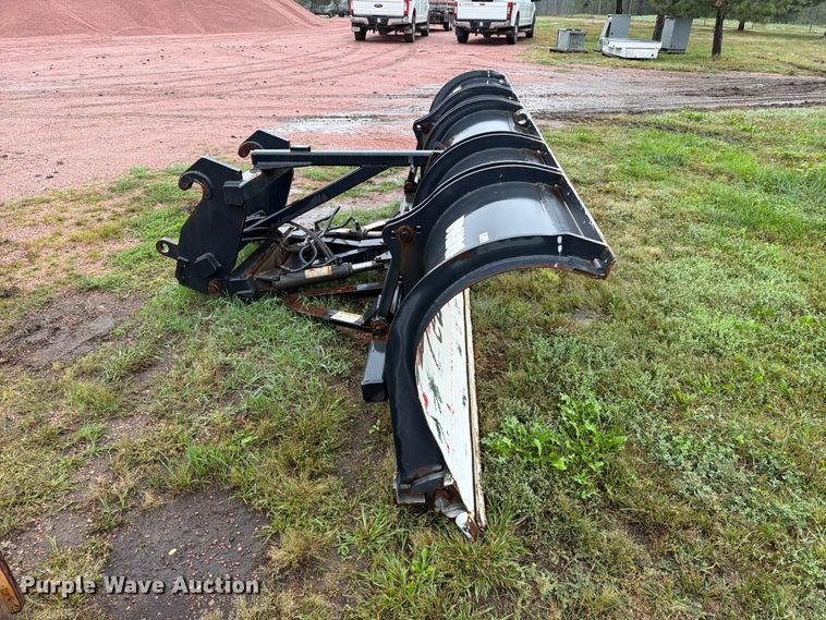 image for item FT6753 Henke wheel loader snow plow