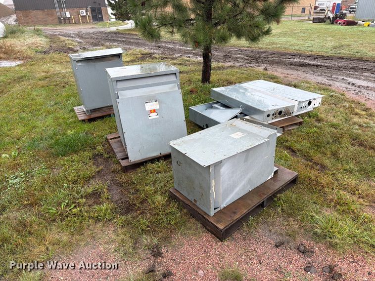 image for item FT6754 Assorted electrical panels