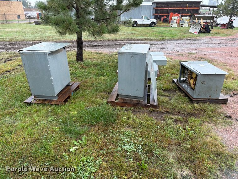 image for item FT6754 Assorted electrical panels