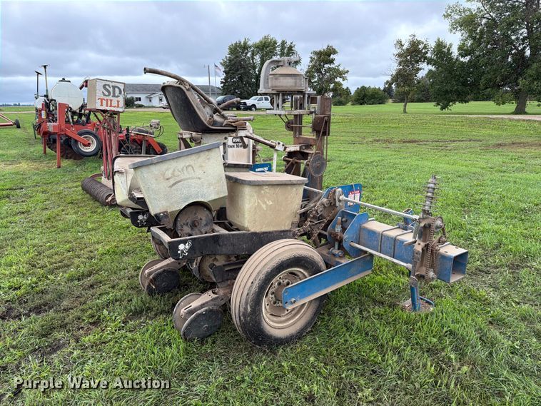 image for item FT6764 Kinze 210 planter