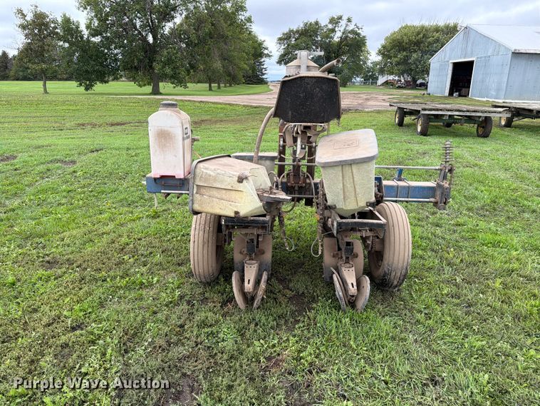 image for item FT6764 Kinze 210 planter
