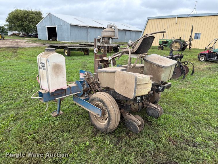 image for item FT6764 Kinze 210 planter