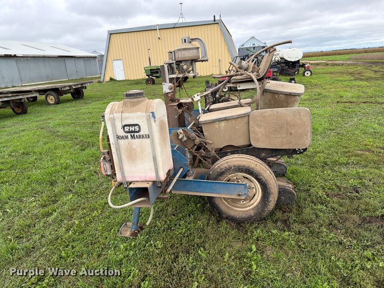 image for item FT6764 Kinze 210 planter