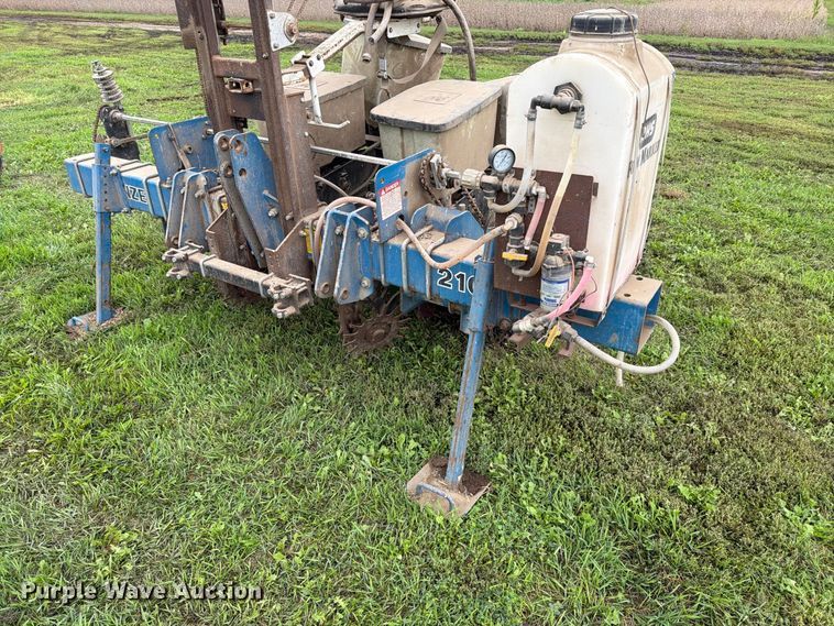 image for item FT6764 Kinze 210 planter