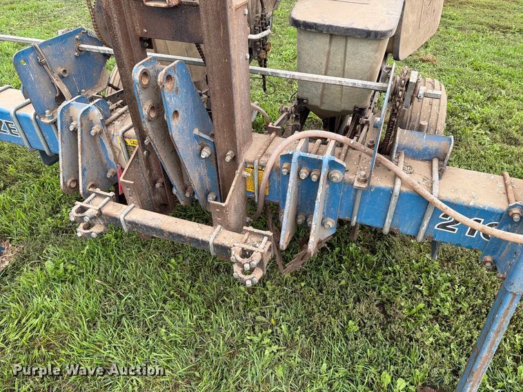 image for item FT6764 Kinze 210 planter