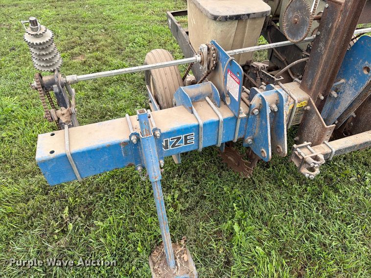 image for item FT6764 Kinze 210 planter