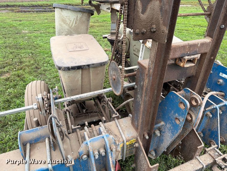 image for item FT6764 Kinze 210 planter
