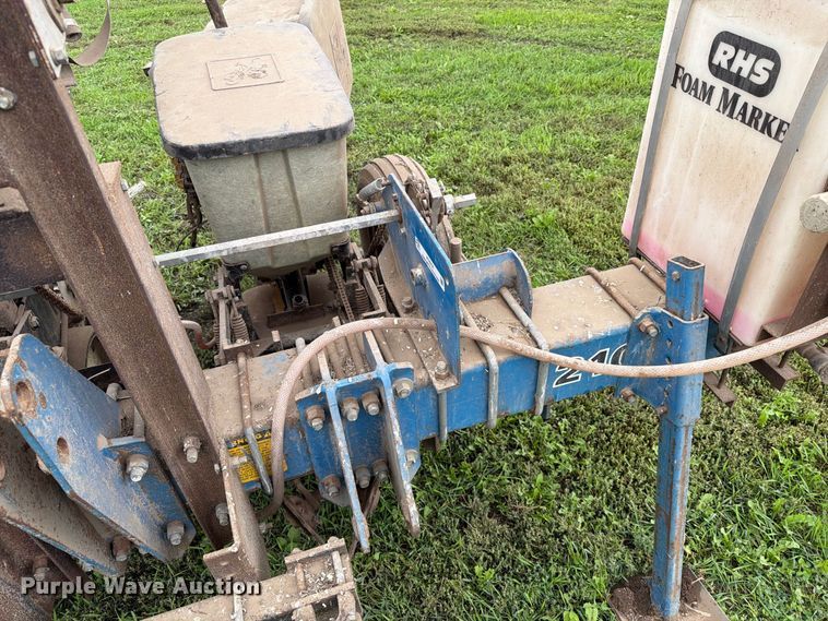 image for item FT6764 Kinze 210 planter