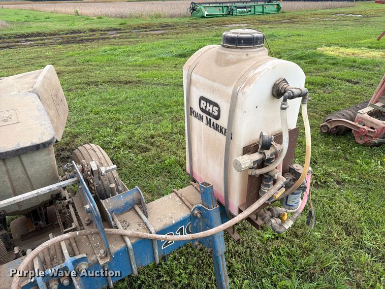 image for item FT6764 Kinze 210 planter