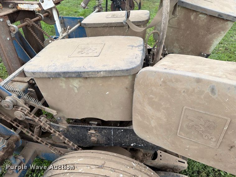 image for item FT6764 Kinze 210 planter