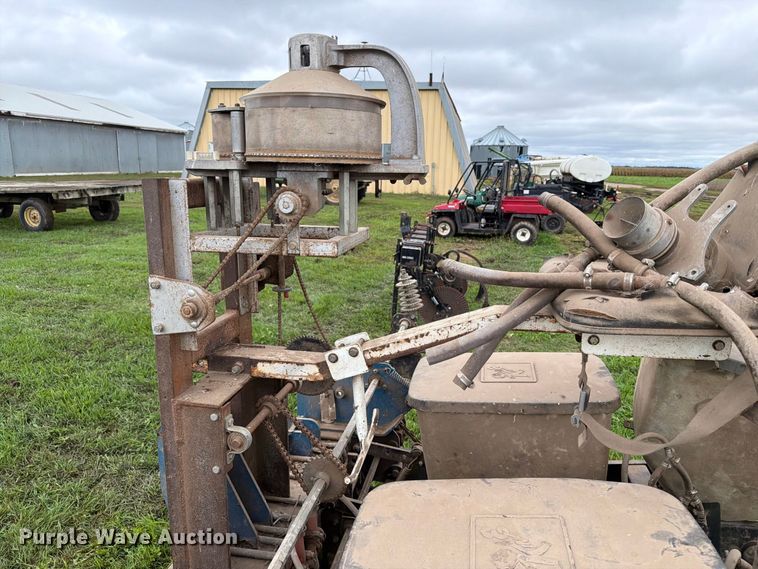 image for item FT6764 Kinze 210 planter