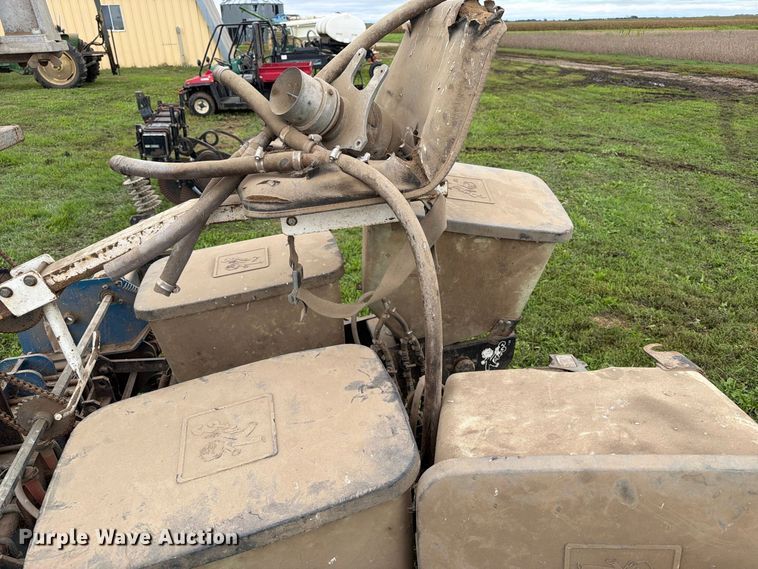 image for item FT6764 Kinze 210 planter