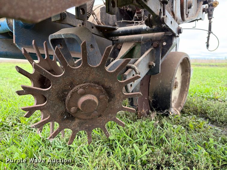 image for item FT6764 Kinze 210 planter