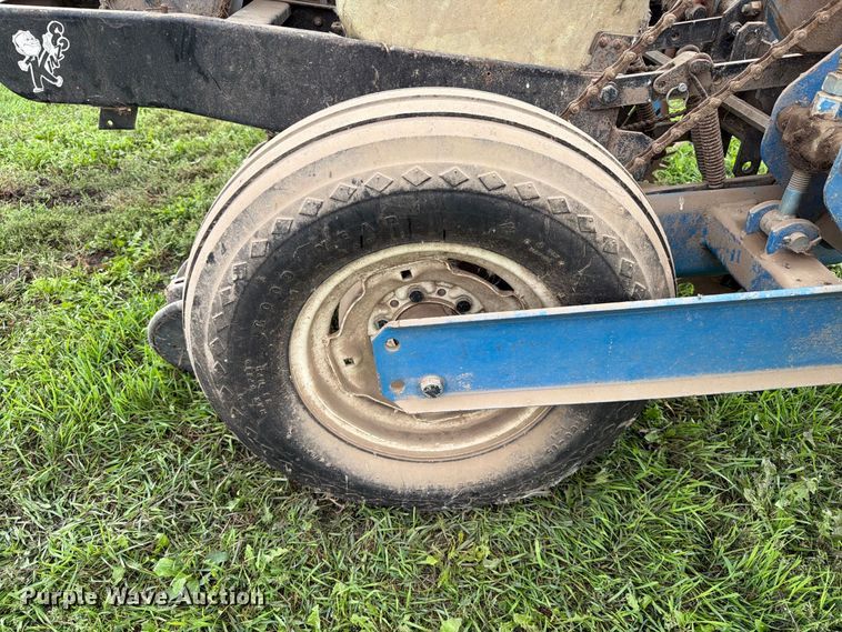 image for item FT6764 Kinze 210 planter