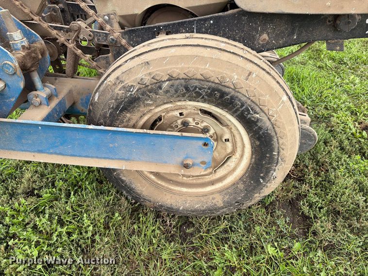 image for item FT6764 Kinze 210 planter