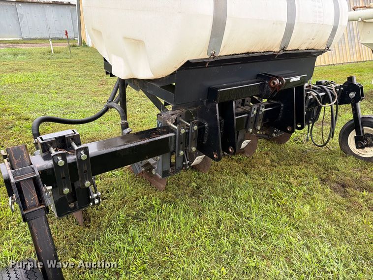 image for item FT6769 liquid fertilizer applicator
