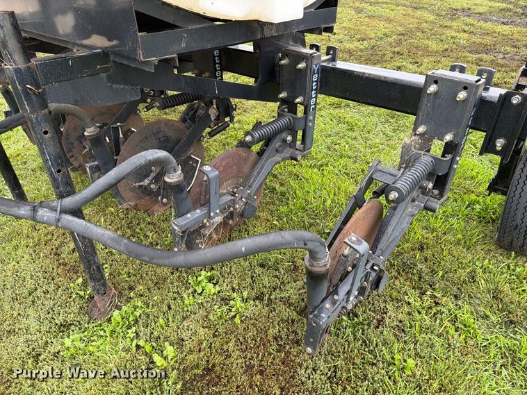 image for item FT6769 liquid fertilizer applicator