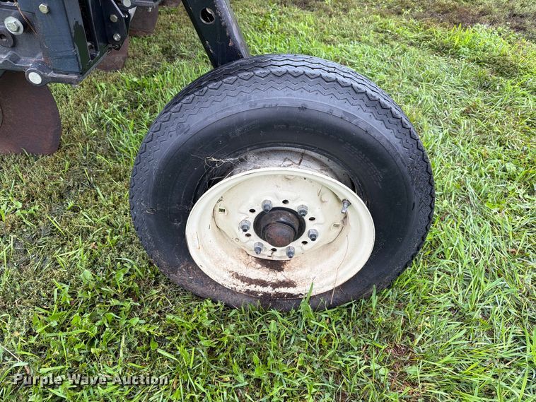 image for item FT6769 liquid fertilizer applicator