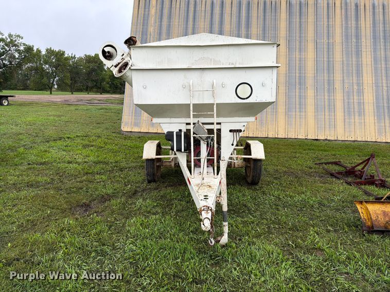image for item FT6770 Grain cart