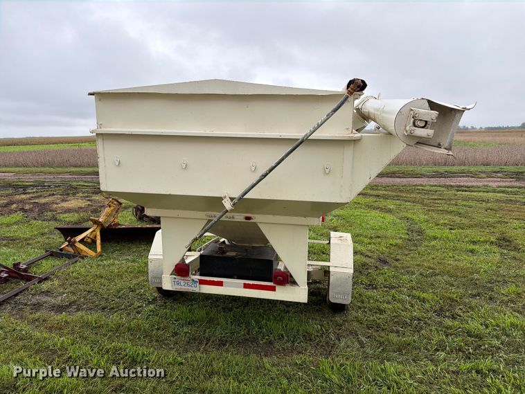 image for item FT6770 Grain cart