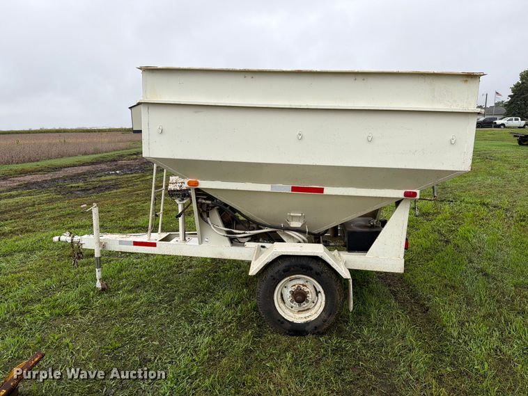 image for item FT6770 Grain cart