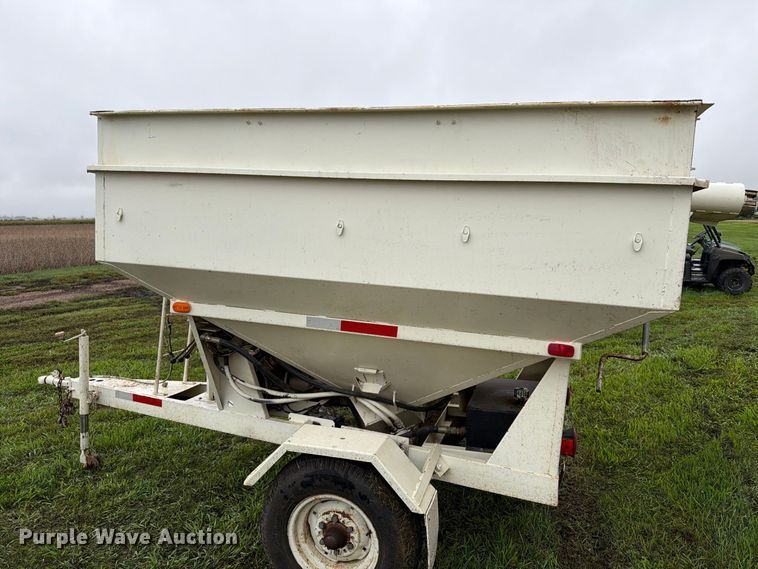 image for item FT6770 Grain cart