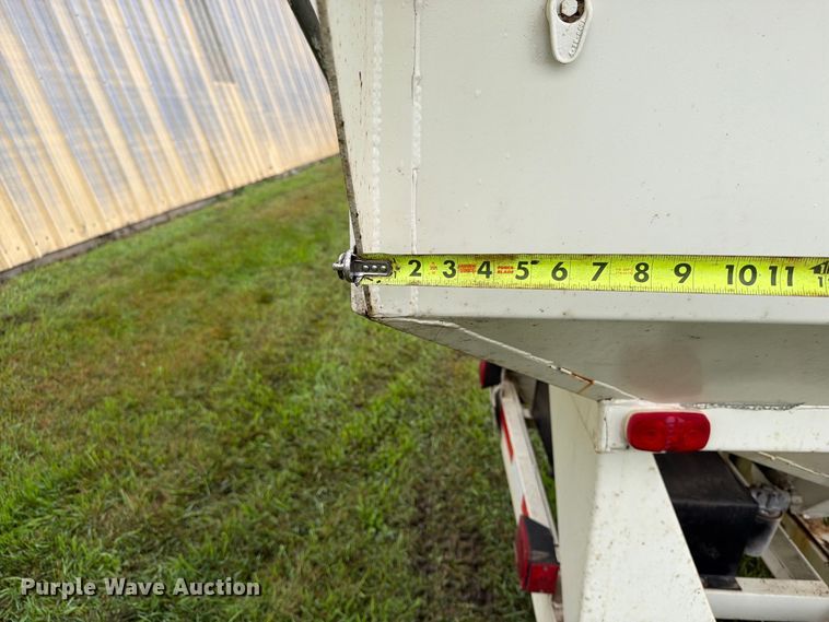 image for item FT6770 Grain cart
