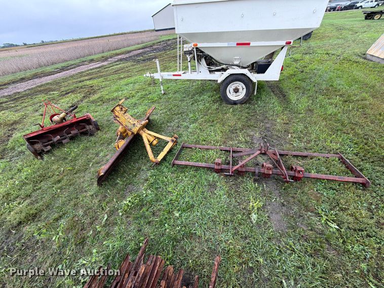 image for item FT6771 Tractor attachments