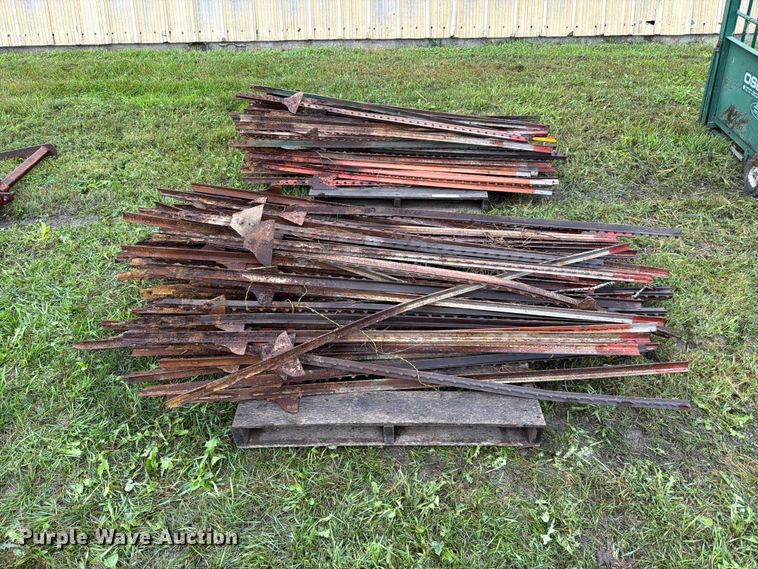 image for item FT6772 Approximately 100 fence posts