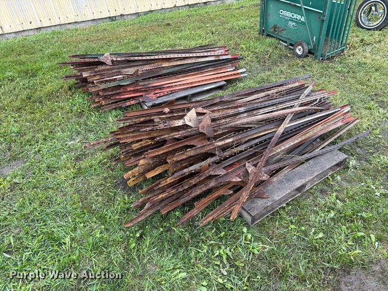 image for item FT6772 Approximately 100 fence posts