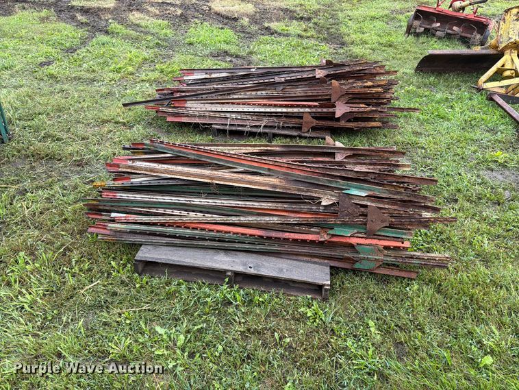 image for item FT6772 Approximately 100 fence posts