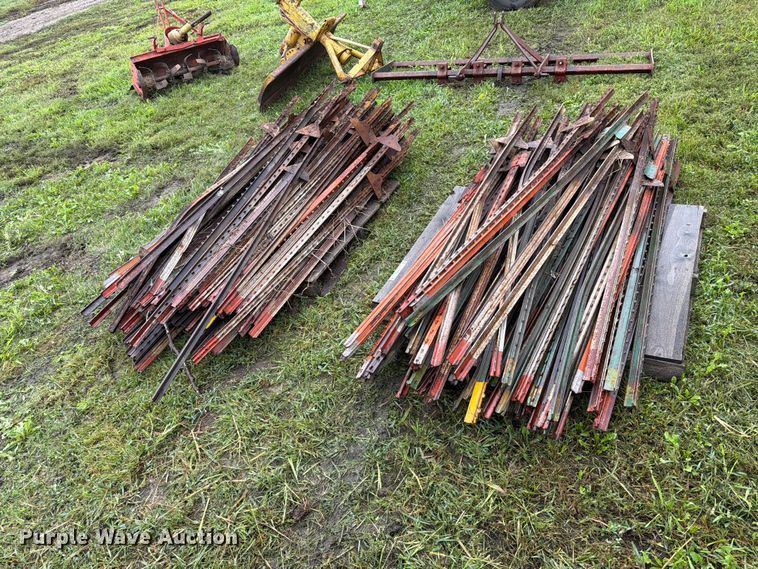 image for item FT6772 Approximately 100 fence posts