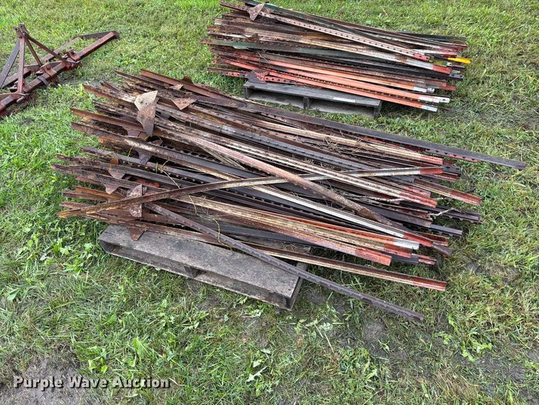 image for item FT6772 Approximately 100 fence posts