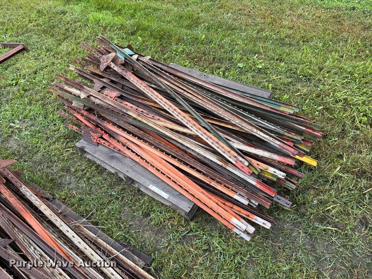 image for item FT6772 Approximately 100 fence posts