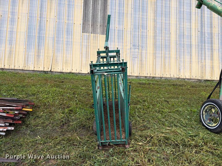 image for item FT6773 Osborne Accu-Arm squeeze chute