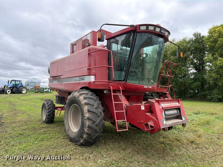 image for item FT6777 1995 Case 2144 Axial-Flow combine