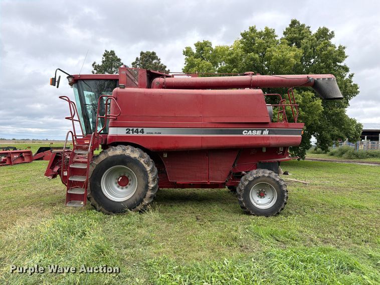image for item FT6777 1995 Case 2144 Axial-Flow combine