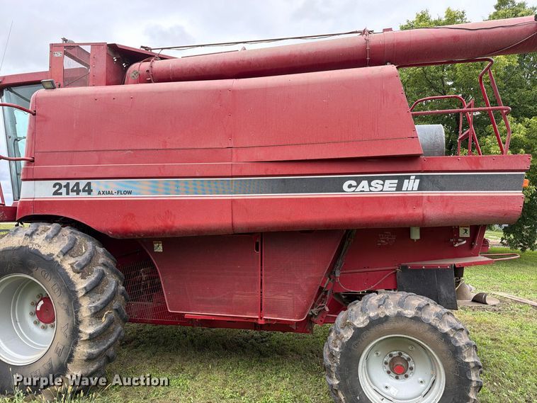 image for item FT6777 1995 Case 2144 Axial-Flow combine