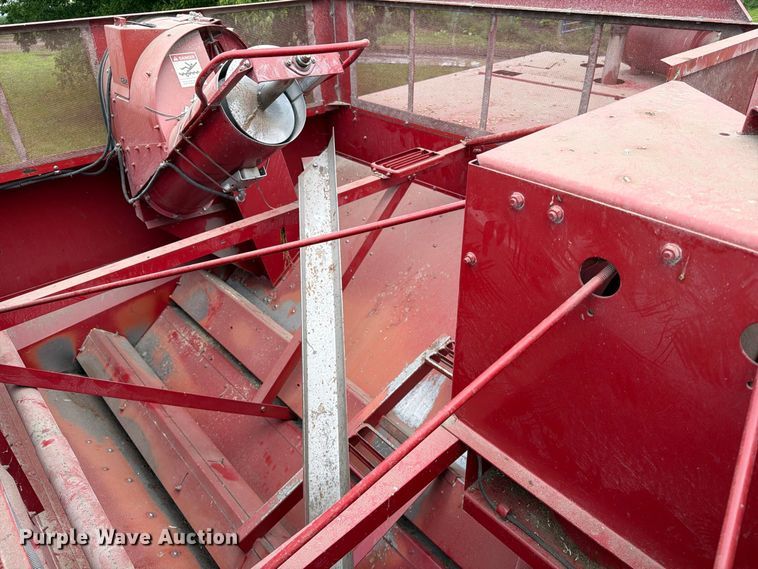 image for item FT6777 1995 Case 2144 Axial-Flow combine