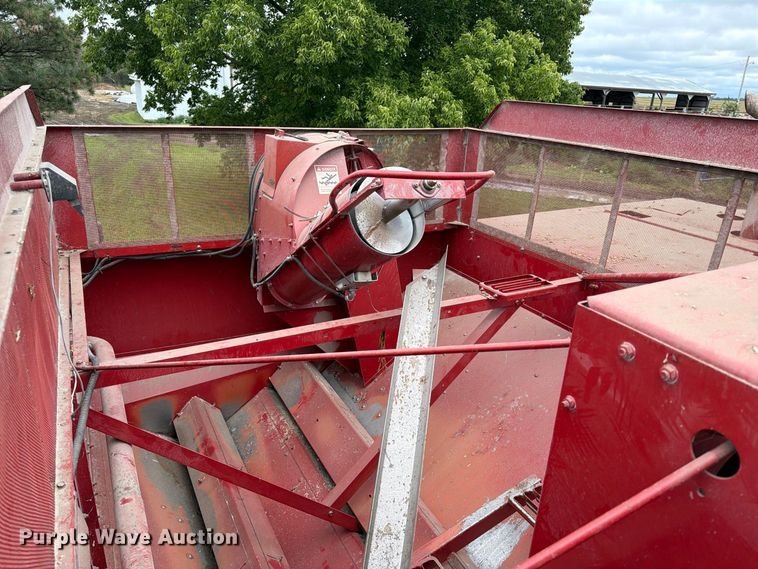 image for item FT6777 1995 Case 2144 Axial-Flow combine
